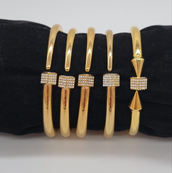 Vita Fede Single 24k Yellow Gold plated Swarovski Crystals Cuff Bracelet New